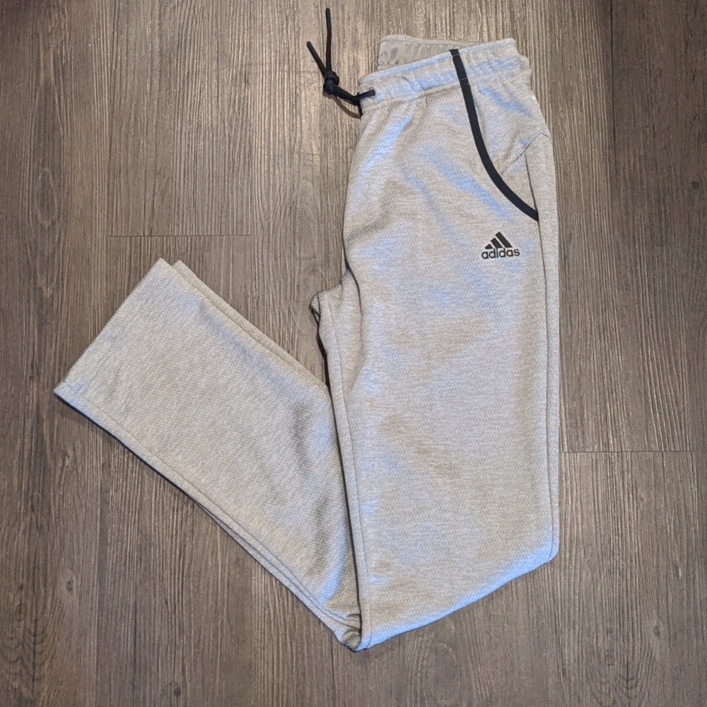 Adidas Women's Team Issue OH pants in light grey